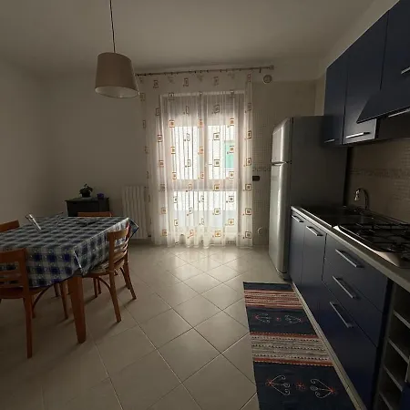 Tra Centro E Mare