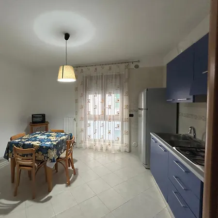 Tra Centro E Mare Con Parcheggio Privato Монополи